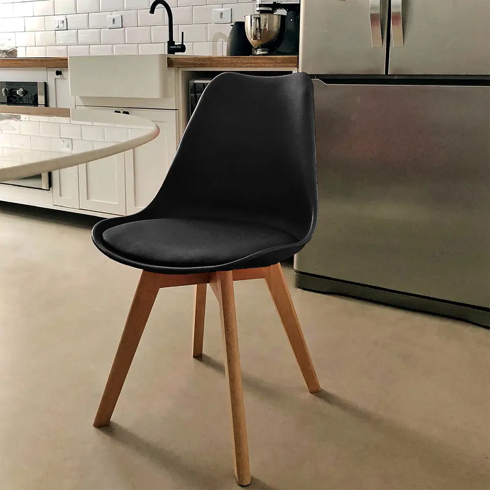 cadeira-saarinen-base-wood-madeira-emporio-tiffany-preta-1_2.webp