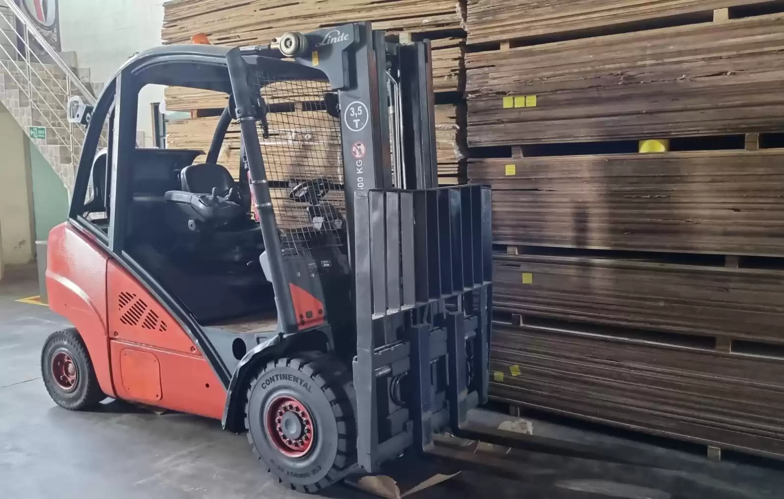 Empilhadeira a gás Linde H35T-02 - Imagem 2